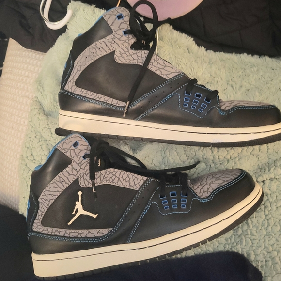Jordan Men's Black and Blue Sneakers - Picture 9 of 10
